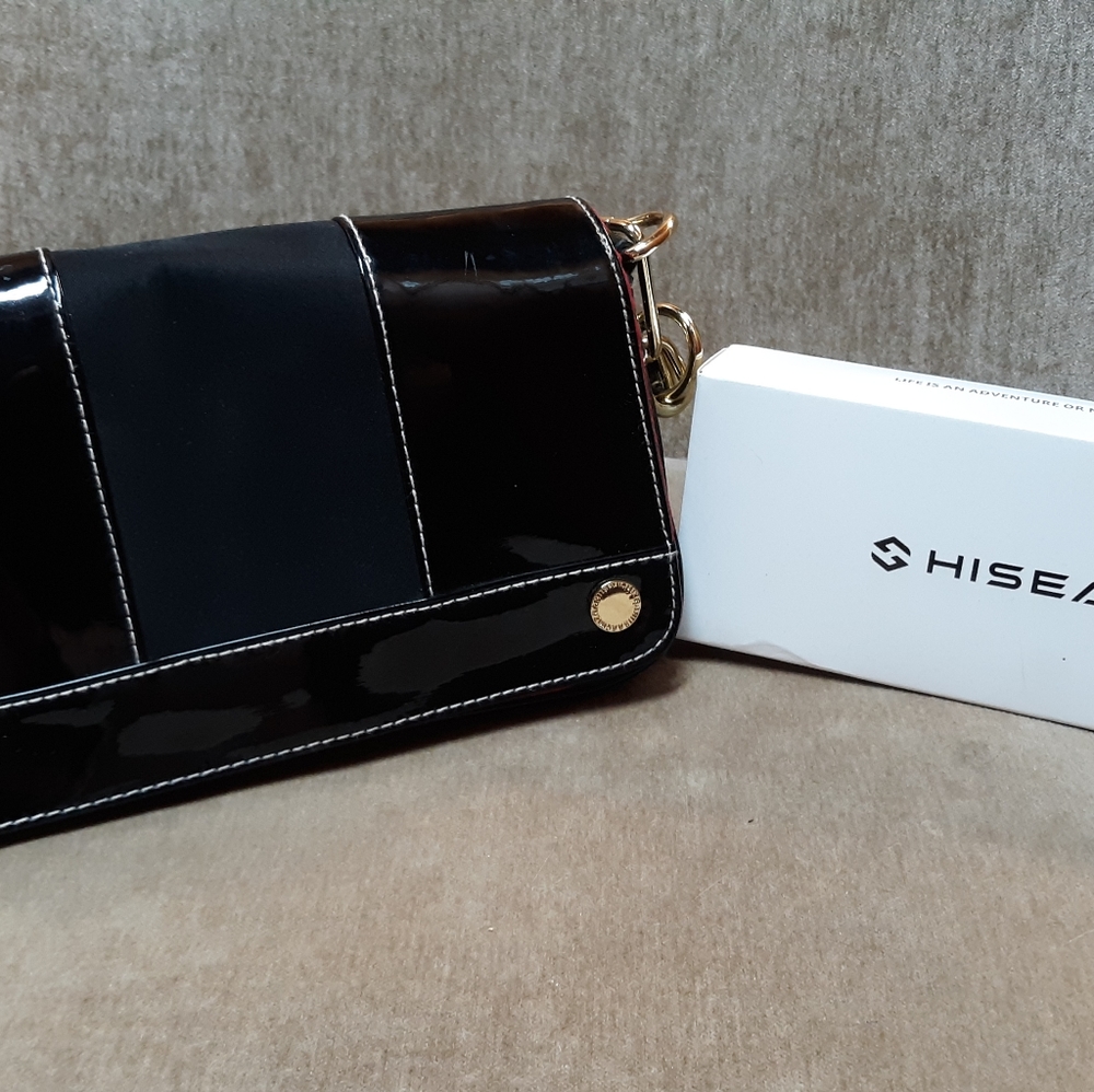 Isaac Mizrahi womans wristlet